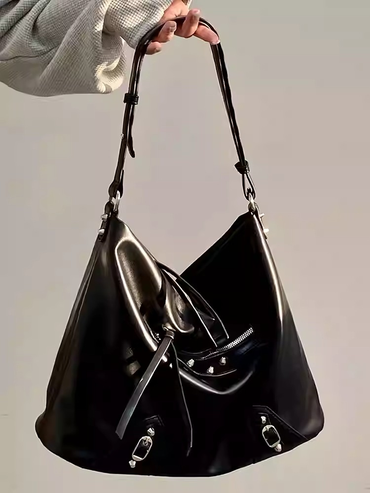 BAGGYSMALLSHINEBLACK