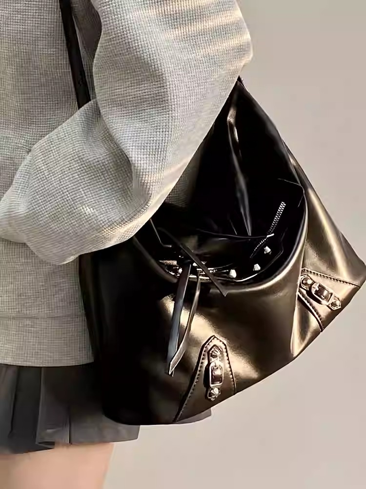 BAGGYSMALLSHINEBLACK