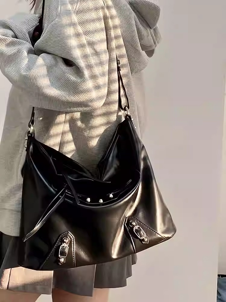 BAGGYSMALLSHINEBLACK