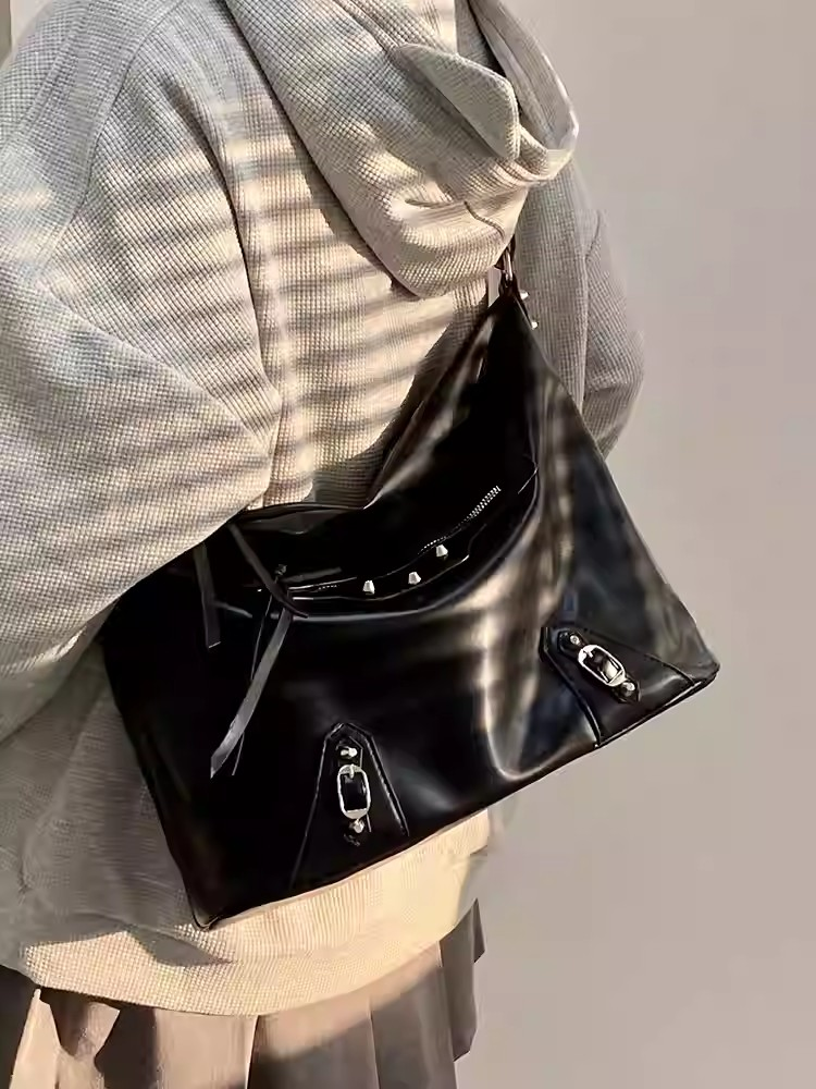 BAGGYSMALLSHINEBLACK