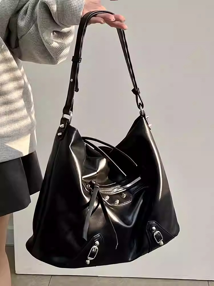 BAGGYSMALLSHINEBLACK